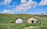 Eine Reise in den wilden Osten: Kirgistan - 7000 Meter hohe Berge, Seen, Canyons, Nette Menschen, schmackhaftes Essen, idyllische Jurtencamps ...