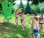 1.000 linke Flip-Flops und zwölf Gewinner im Autohaus Seitz.