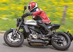 Unter falschem Namen - Motorradfahrer