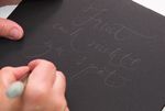 Kreativ-Blog Calligraphy Gouache - Kalligraphie-Schriftzug auf dunklem Grund mit der Calligraphy Gouache - von Agnete Sabbagh - Schmincke