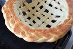 Brotkorb aus Pizzateig mit Brötchen Füllung - Bread Basket made from Pizza Dough with Bread Rolls - Pane ...