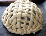 Brotkorb aus Pizzateig mit Brötchen Füllung - Bread Basket made from Pizza Dough with Bread Rolls - Pane ...