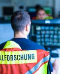 Puzzle aus Unfallspuren - Ihre Einsätze machen Deutschlands Straßen sicherer. Seit über 20 Jahren rücken die Unfallforscher aus Dresden für ...