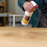 Sanft an der Oberfläche, hart im Nehmen: Das ADLER Legno Dura-Öl