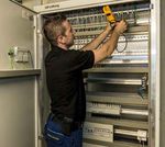 Der Z&uuml;rcher Hauseigent&uuml;mer - Seite 13 Rotes Telefon: Bauen in Z&uuml;rich wird berechenbarer Seite 27 Abstimmung: Tiefere Notariatsgeb&uuml;hren n&uuml;tzen ...