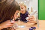 HANDREICHUNG F&Uuml;R DEN UMGANG MIT DEM KARTEN-SET F&Uuml;R KINDER "LICHT, FARBEN, SEHEN - OPTIK ENTDECKEN" - Haus der kleinen Forscher