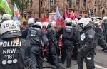 Polizeigewalt bei Demonstration gegen das NRW-Versammlungsgesetz - Free21