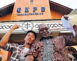 Umwelt und Menschen in Gefahr VEM-Teams aus Afrika, Asien und Deutschland besuchen Partnerkirchen in Papua und Sumatra - Vereinte Evangelische ...