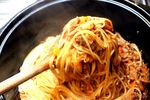Spaghetti mit Hackfleisch-Zwiebel Sauce - Spaghetti with ground Beef and Onions