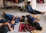 KRIEG ODER FRIEDEN? - In Indonesien gibt es 30 000 Koranschulen. Die meisten lehren ihre Sch&uuml;ler, die Worte des Propheten als Botschaft des ...