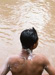 KRIEG ODER FRIEDEN? - In Indonesien gibt es 30 000 Koranschulen. Die meisten lehren ihre Sch&uuml;ler, die Worte des Propheten als Botschaft des ...